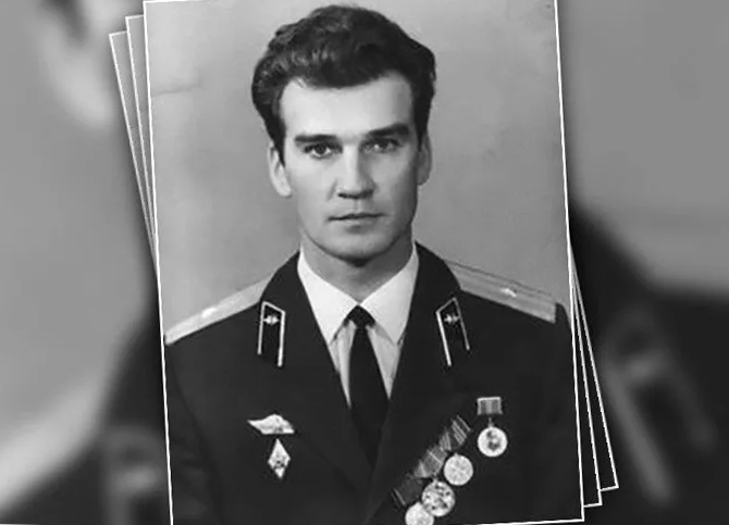 Подполковник станислав петров. Станислав петров (1939-2017). Станислав петров который в 1983. Станислав евграфович петров в 1983 году. Станислав евграфович петров в 1983 году.