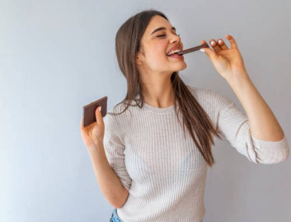 Шоколад выделяет в ваше тело то же самое химическое вещество, которое вырабатывается, когда вы начинаете влюбляться.