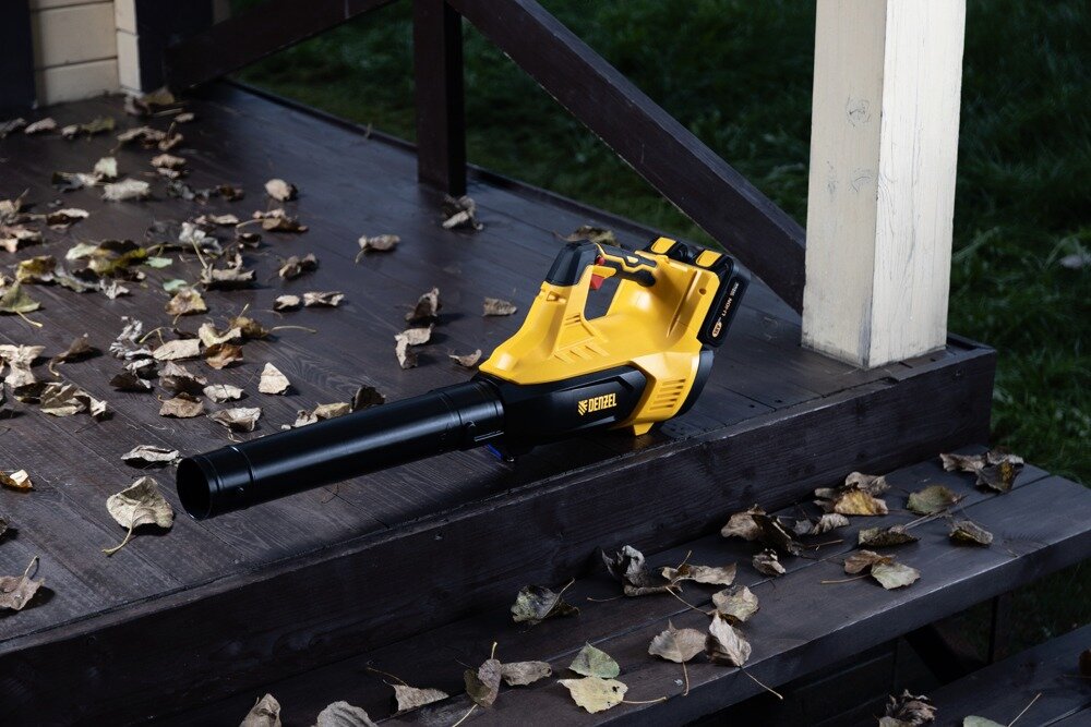 Готовь сани летом. Какую технику купить для осенних работ на даче