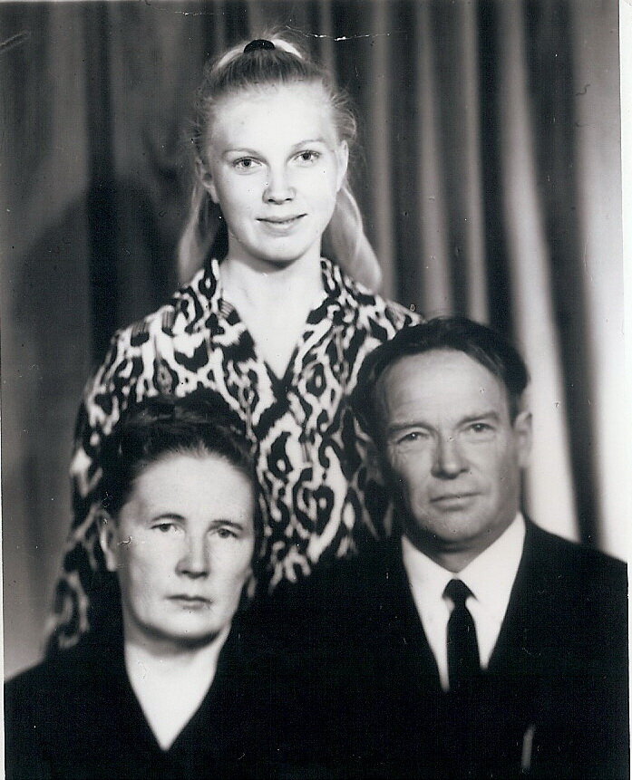 Тетя Катя с мамой и папой