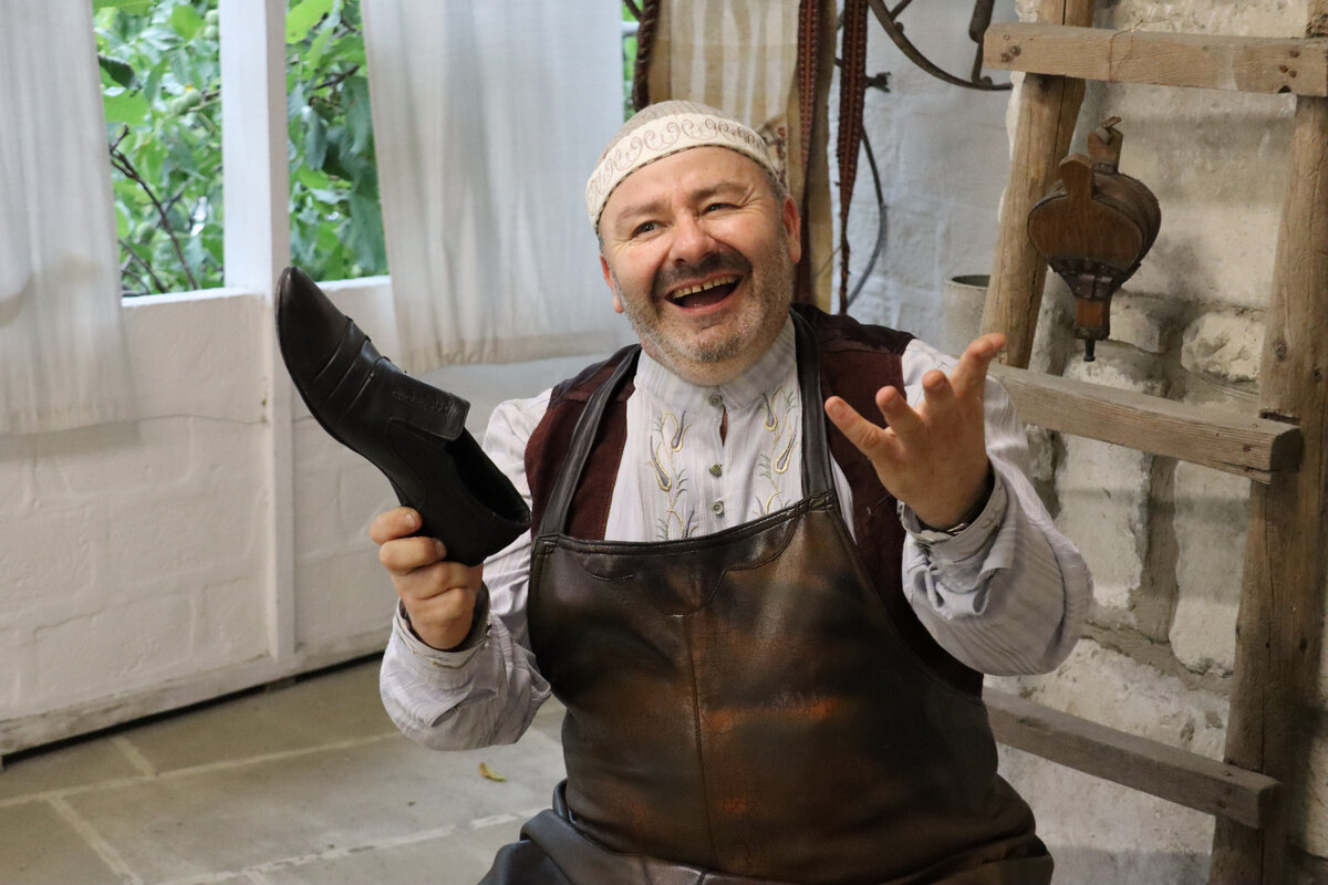  Спектакль-экскурсия «На старых улочках Бахчисарая» // Фото туроператора «Мир прекрасен» 