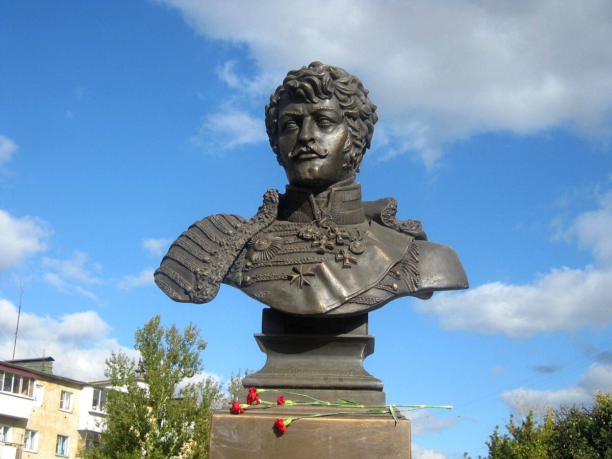 Сеславин Ржев памятник