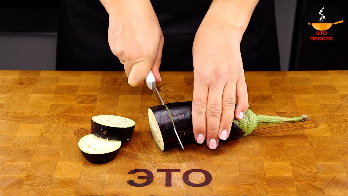 Фото можно листать влево