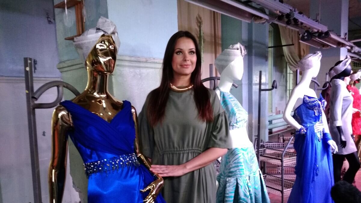    Оксана Федорова на выставке "Платья с историей" Нижний Новгород. © РИА Новости / Елена Жаркова