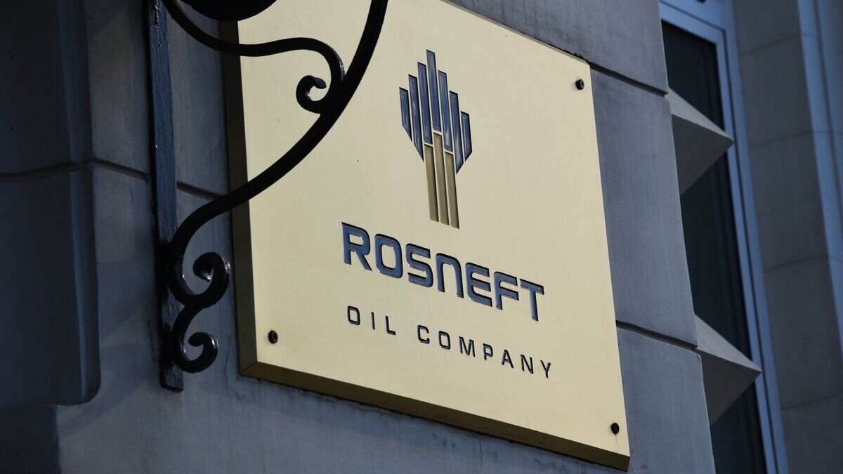    Табличка на здании компании "Роснефть"© РИА Новости / Наталья Селиверстова