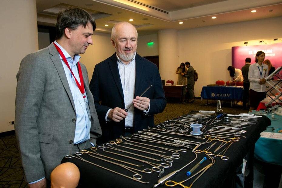 Съезд был организован на средства компаний-спонсоров, взамен они получили возможность представить кардиохирургам свою продукцию 