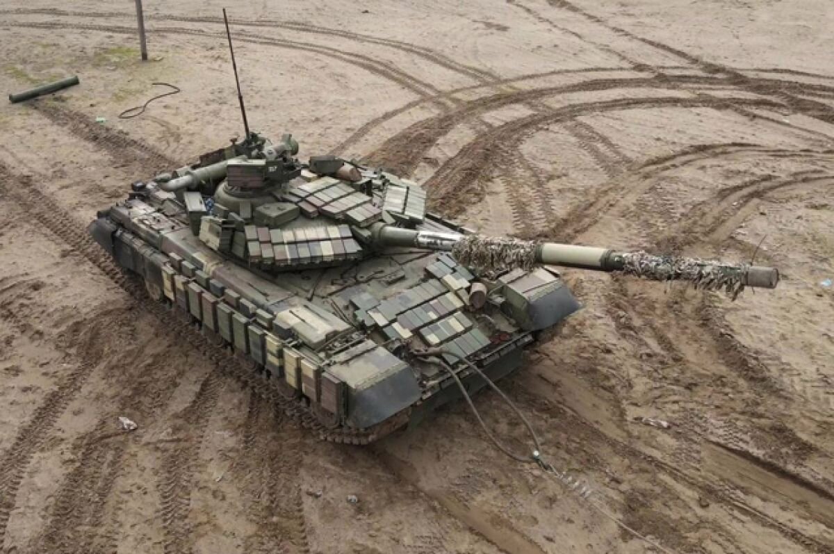    «Почему Шольц поддерживает фашистов?» Германия узрела свастику на танке ВСУ