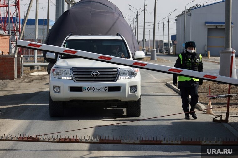    На отдельных пунктах пропуска в Казахстане сохраняются большие очереди
