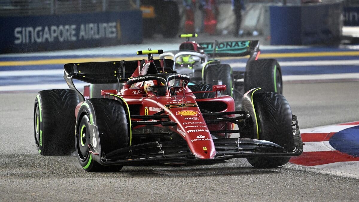    Пилот "Феррари" Карлос Сайнс-младший© AFP 2022 / ROSLAN RAHMAN