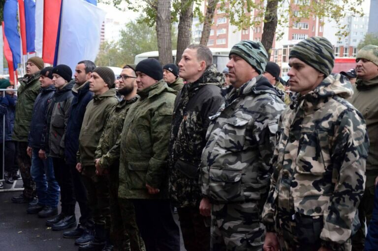    В Оренбурге проводили на боевую подготовку в Тоцкое 34 мобилизованных мужчин Белов Михаил Александрович