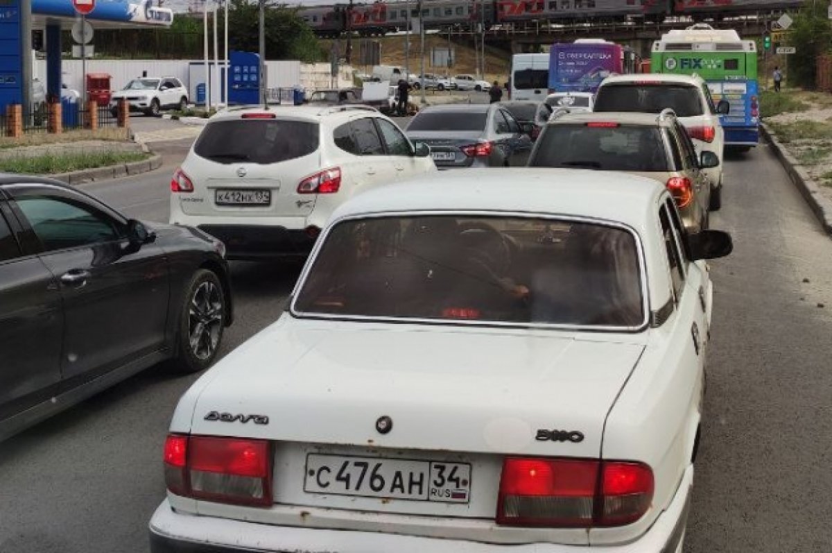    В Новосибирске из-за ДТП на мосту собралась пробка длиной 4 километра