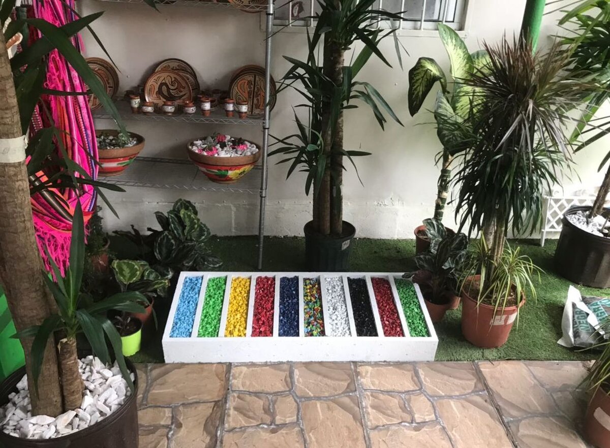 Образцы цветного щебня