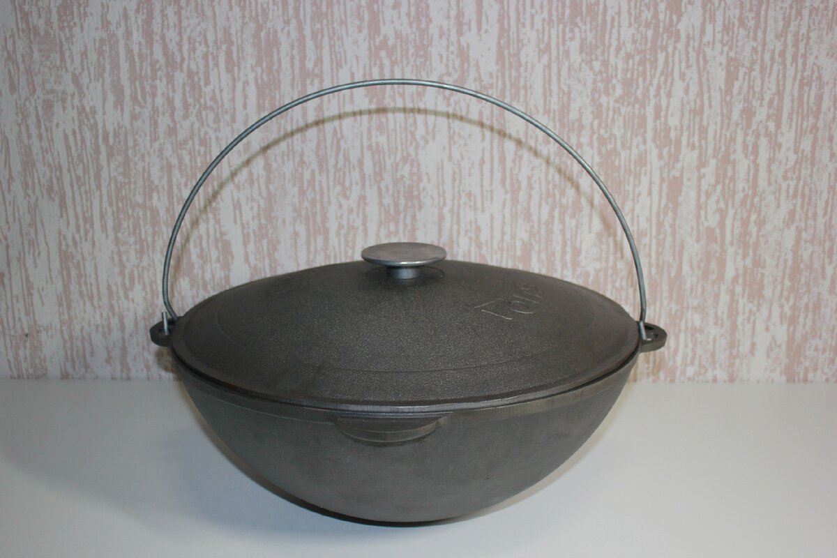 Фотография: чугунный казан татарский на 12 литров с крышкой и душкой.