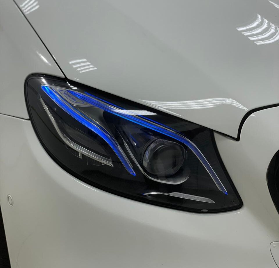 Передняя фара mercedes E-class 