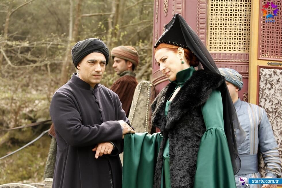 Хюррем Султан и Сюмбюль Ага. Кадры из сериала Великолепный век
