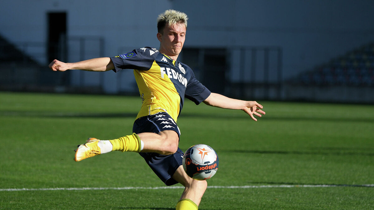 Головин забивает первый мяч в чужие ворота "Нима".  фото: картинки яндекса. 