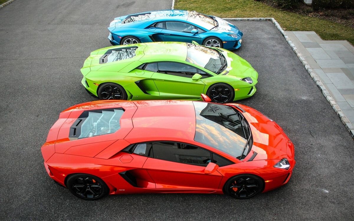 Самого 3. Lamborghini Aventador lp700-4 красный. Lamborghini Aventador lp700-4 Green. 3 Машины Ламборгини. Ламборгини авентадор очень яркая.