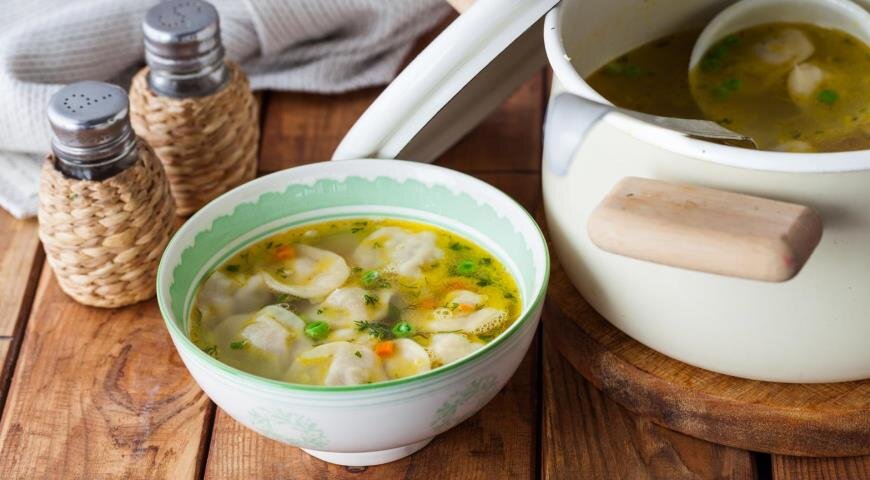 Суп с пельменями из курицы, больше рецептов пельменей на www.gastronom.ru