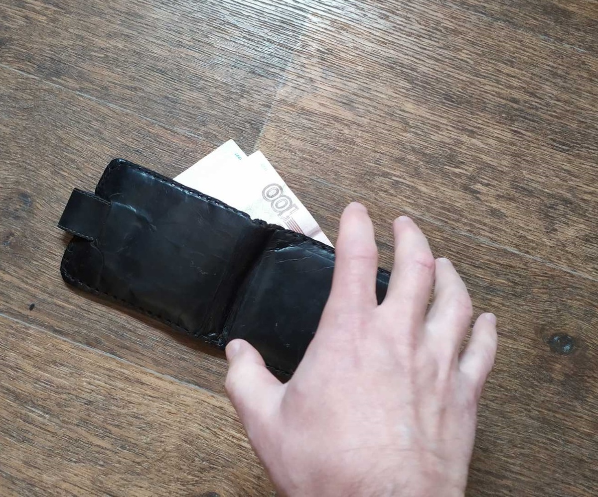  Поднимая с пола чужие деньги, всегда оставляйте откуп.