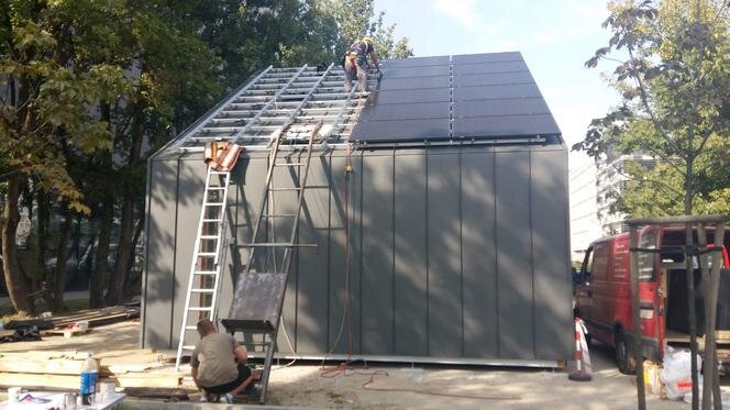 экспериментальный вариант: Важно только, чтобы крыша, на которой устанавливаются солнечные батареи смотрела на юг.  