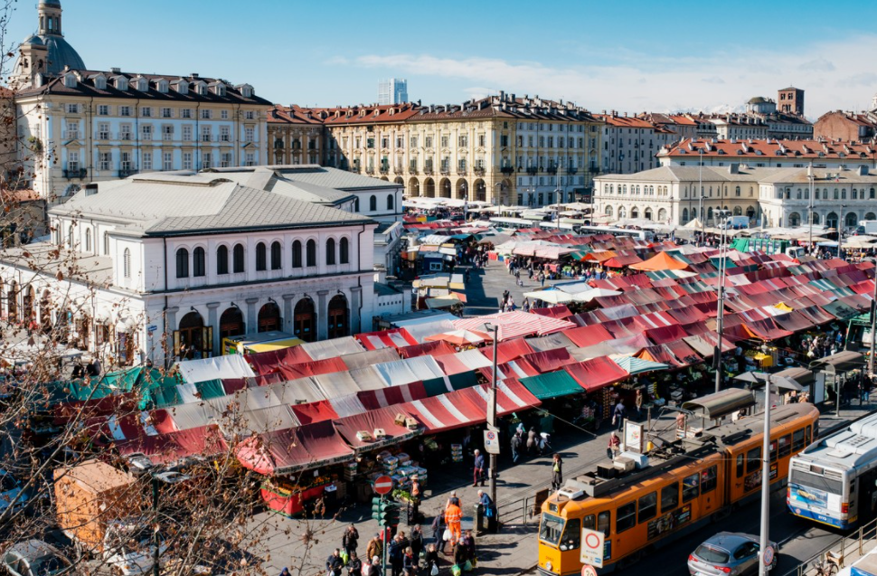 Porta Palazzo  в  Турине-самый большой рынок Европы