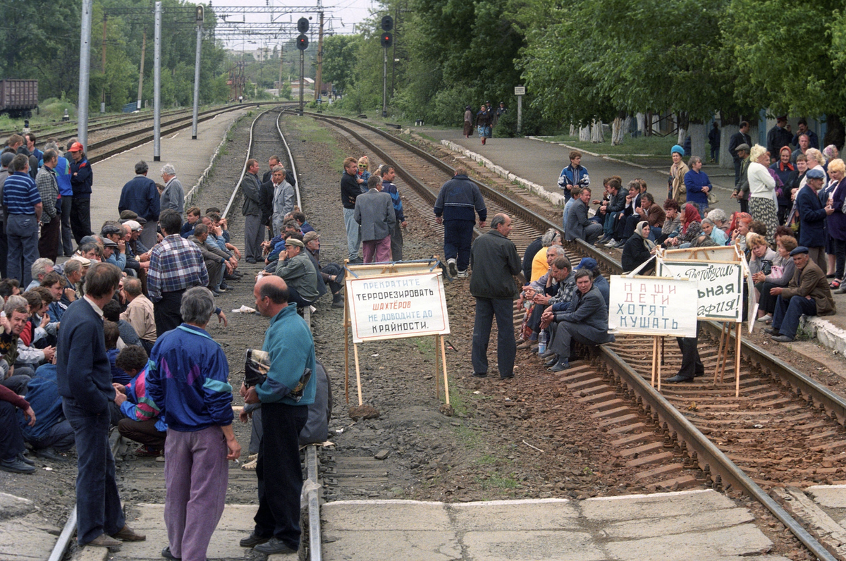 Забастовки Шахтеров в России 1998. Протесты Шахтеров в 90-е. Организация россия 1998