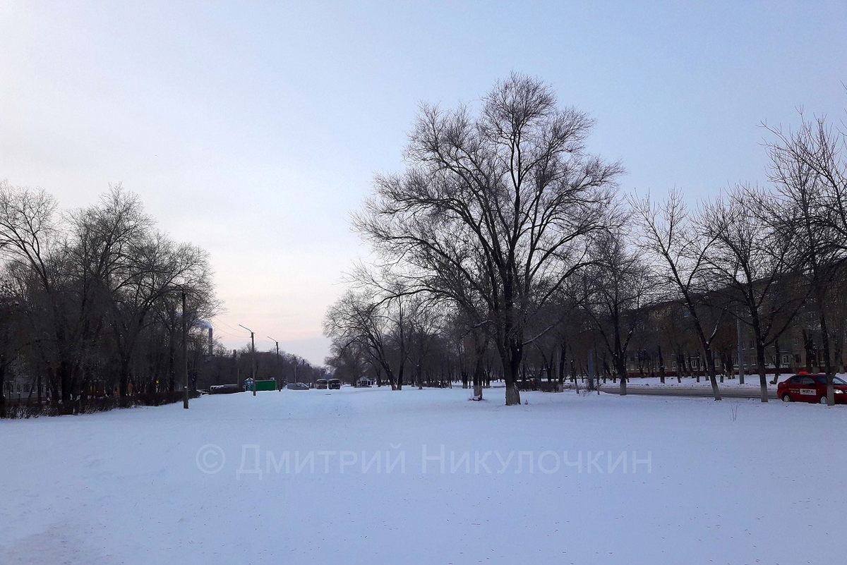 Огромное поле — несостоявшаяся проезжая часть?
