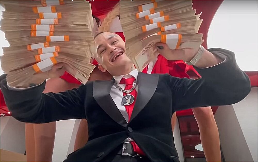 Фрагмент «Клипа за 10 лямов»