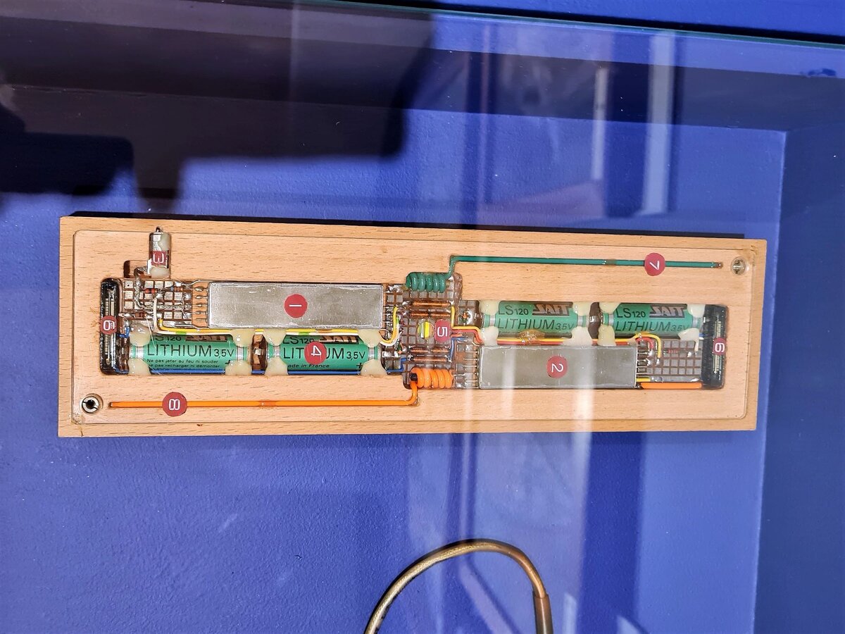 Выносное устройство, типовая двухканальная радиозакладка © Собрание СВР России, фото автора