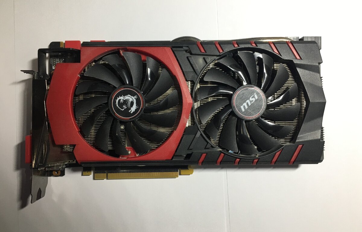 Фото видеокарты MSI 1070 б/у.