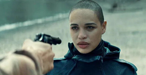 Кадр из фильма "В тени луны"