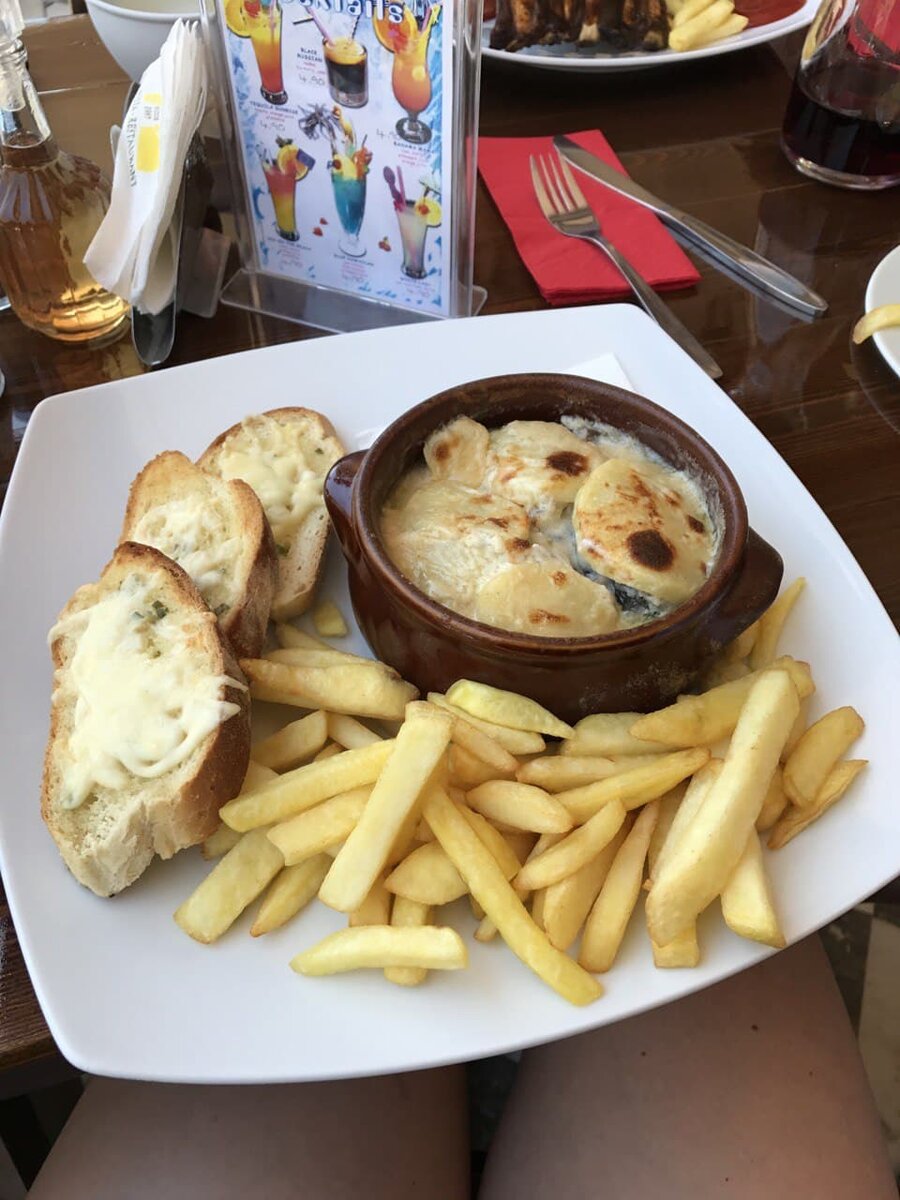 А как насчет жирненькой мусаки? 