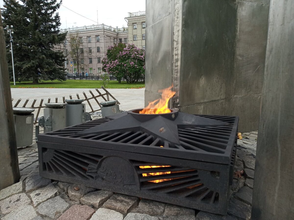 Вечный огонь на площади Победы в Туле. Фото: Город 71
