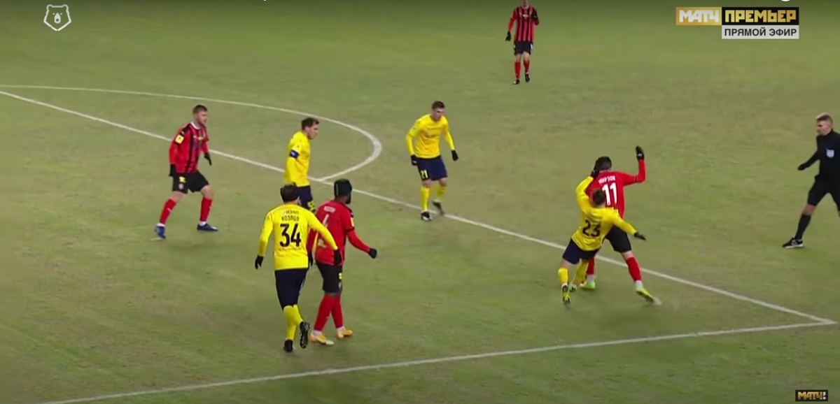 Фол Тугарева на Мирзове. Фото с сайта matchtv.ru. Часть 1.