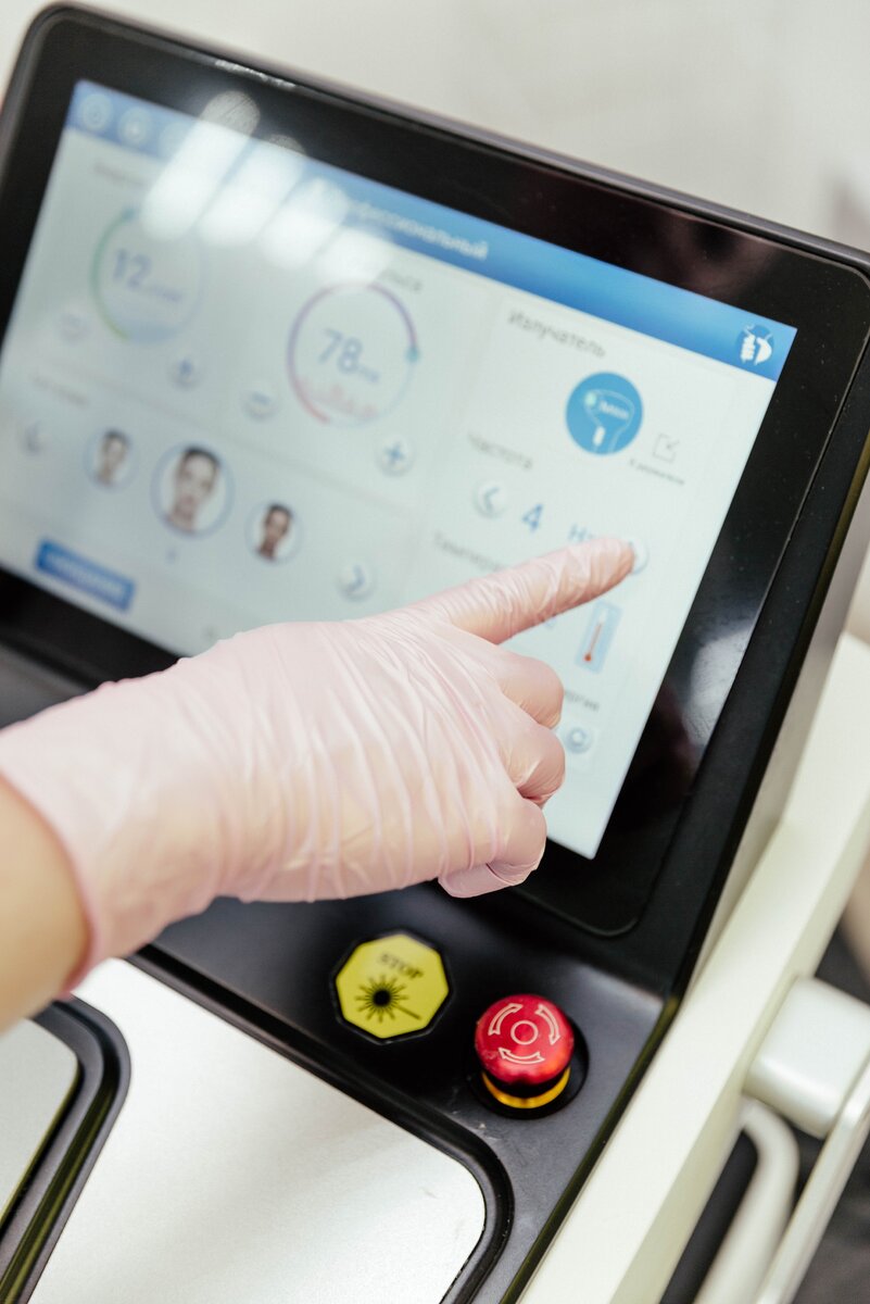 На новом премиальном диодном лазере Wingderm процедура лазерной эпиляции проводится ещё более эффективно и комфортно. к минимуму сведены неприятные ощущения.