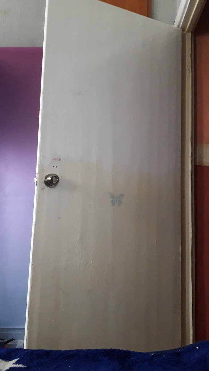 Как самостоятельно обновить старую межкомнатную дверь?
