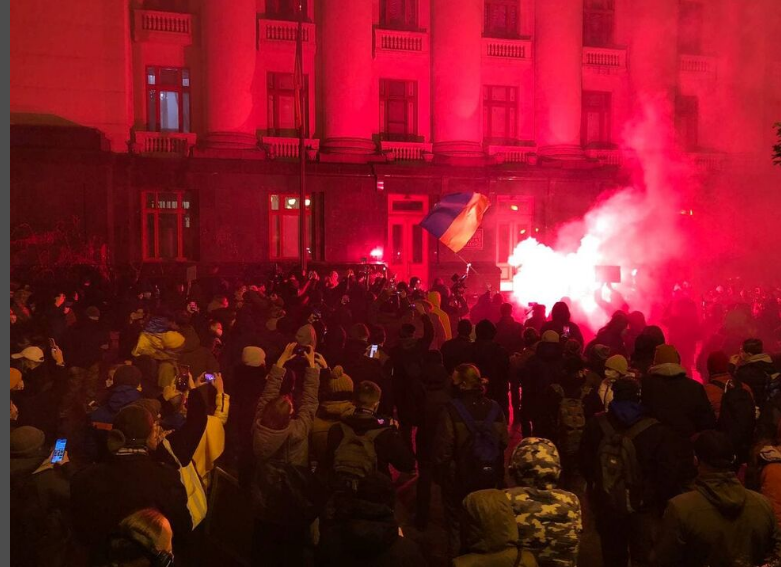 Разгром офиса президента на Украине. Фото из интернета (Яндекс Дзен).