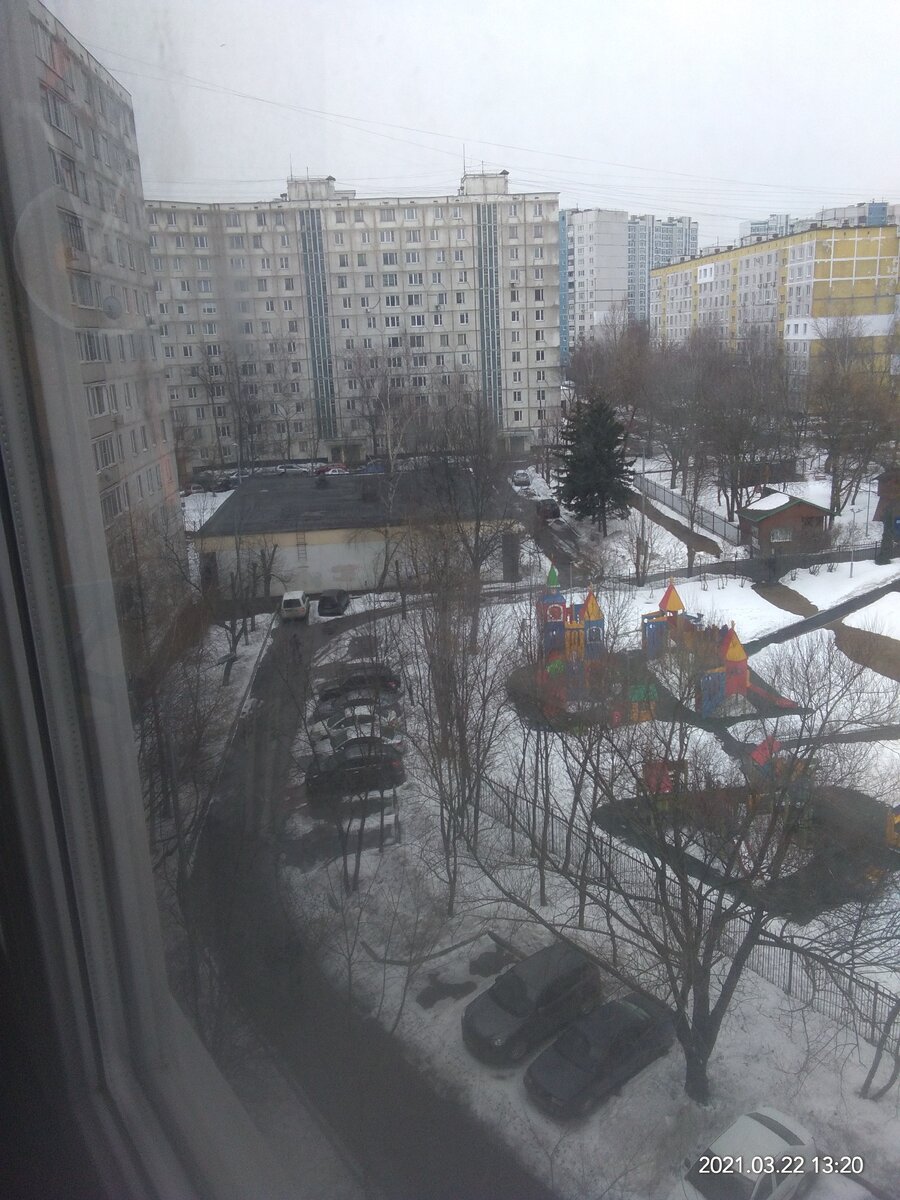 Хмурый вид из окна.
