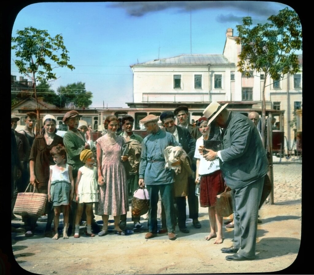 Москва, 1930 или 1932 гг. Б. Деку с фотоаппаратом. Библиотека Калифорнийского университета в Санта-Круз.