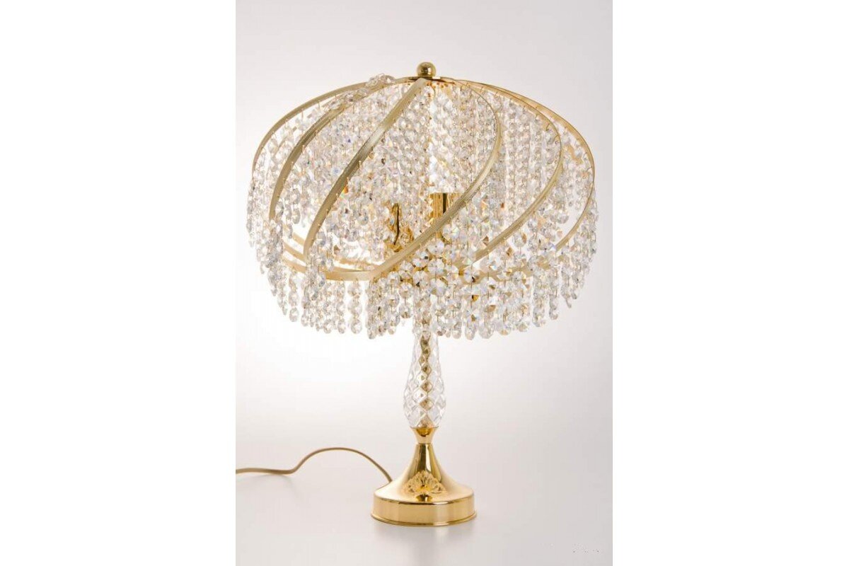 Светильник "Титания Люкс".                                                                                                                                  Хрустальный светильник настольный Титания Люкс. Произведено в Чехии фабрикой Титания Люкс.                   
