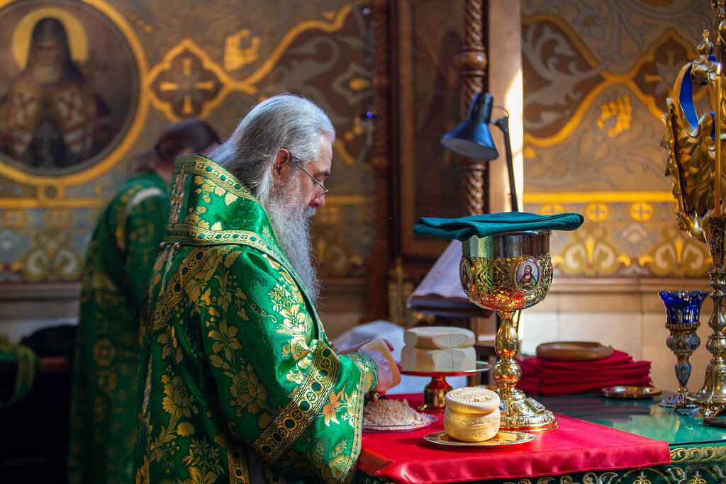 Стол для записок в храме