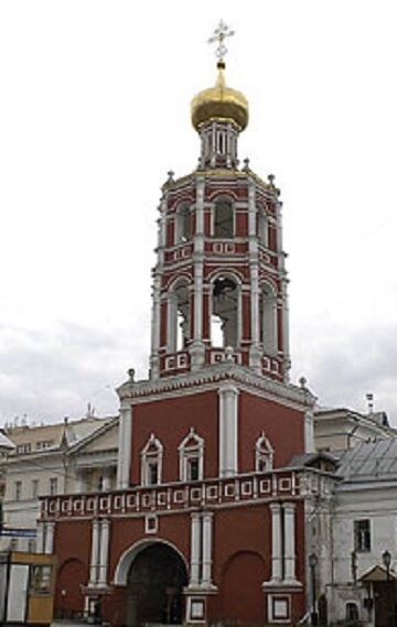 Надвратный храм под колокольней