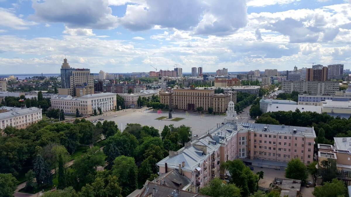 Фото с обзорной площадки корпуса юрфака ВГУ в направлении центра Воронежа. Снято как раз на 15-летие выпуска. Поскольку снимал не я (я лишь выпросил фотку у однокурсников) - все права принадлежат автору, а я лишь иллюстрирую.