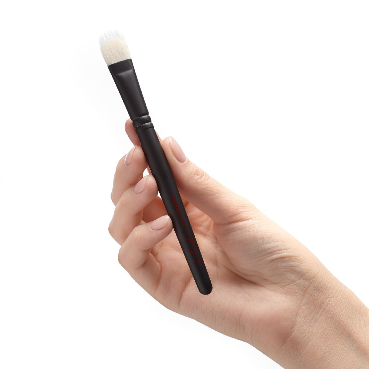 Кисть и Annbeauty S20 в руке