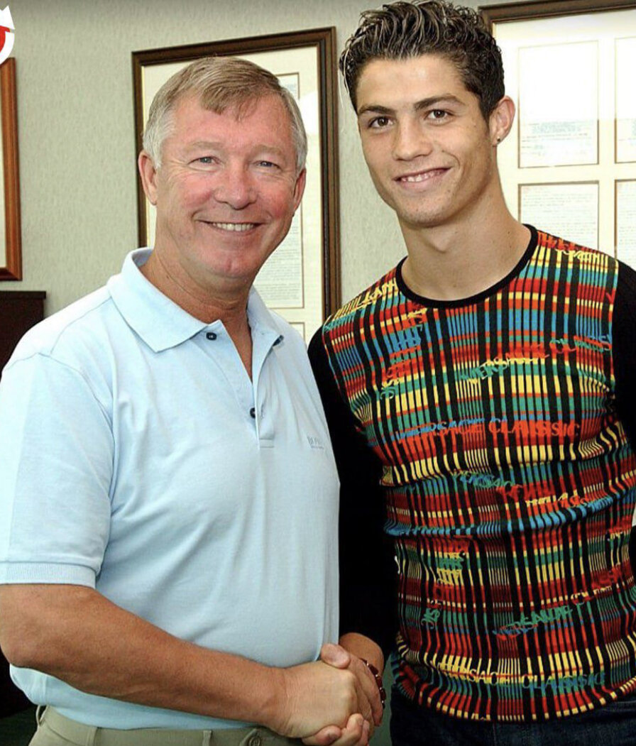 🏟️ 292 матча
⚽ 118 голов
🎯 69 ассистов

🏆🏆🏆 АПЛ
🏆🏆 Кубок лиги
🏆 Лига чемпионов
🏆 Кубок Англии
🏆 Клубный ЧМ
🏆 Суперкубок Англии

🏅 "Золотой мяч"