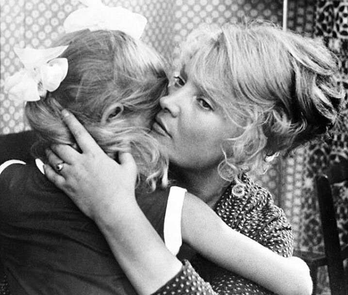 Кадр из фильма "Мачеха"