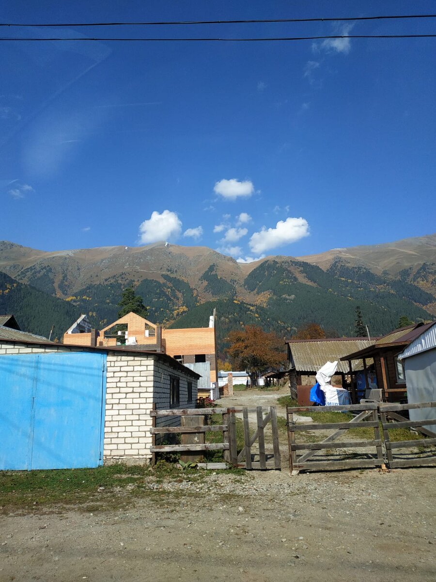 Проезжали поселок Архыз. Фото автора