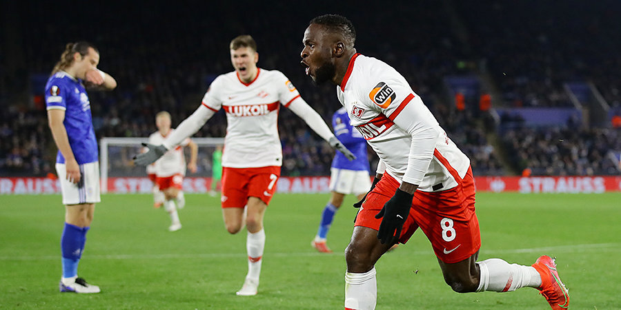 Мозес рад забитому мячу.                                   фото: картинки  яндекса. 