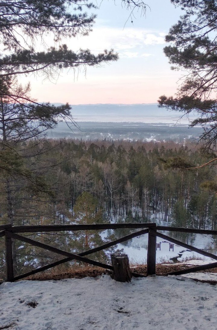 Смотровая площадка на тропе к  пику Любви