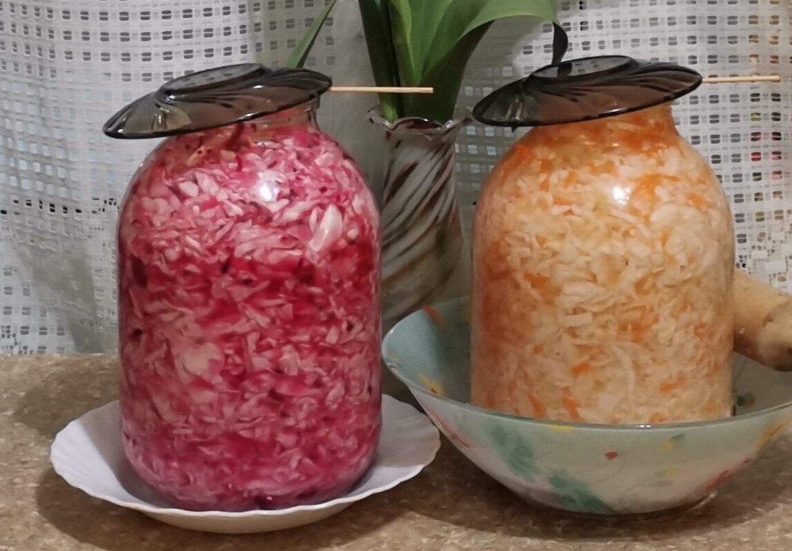 Капуста квашенная со свеклой и с морковью